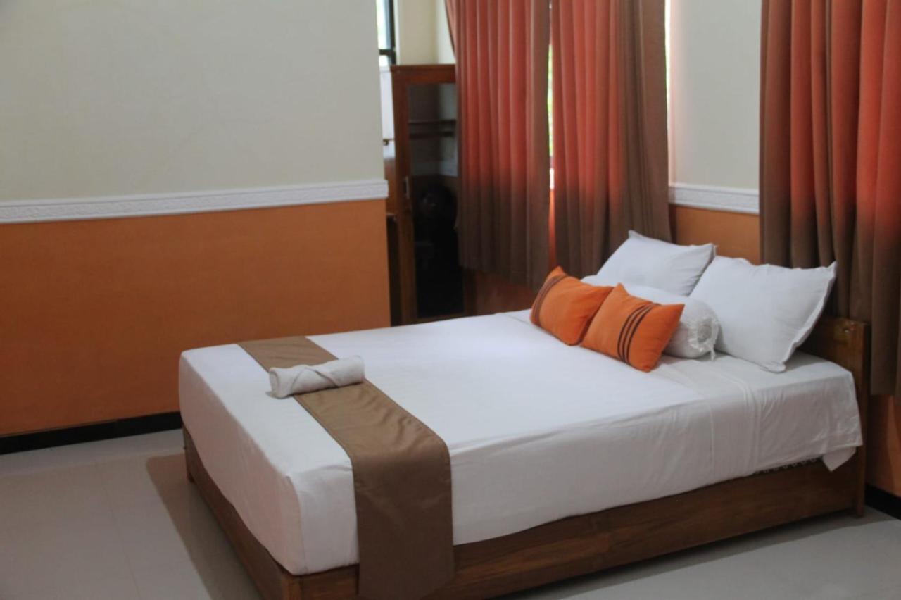 Grand Valonia Hotel เจมเบอร์ ภายนอก รูปภาพ