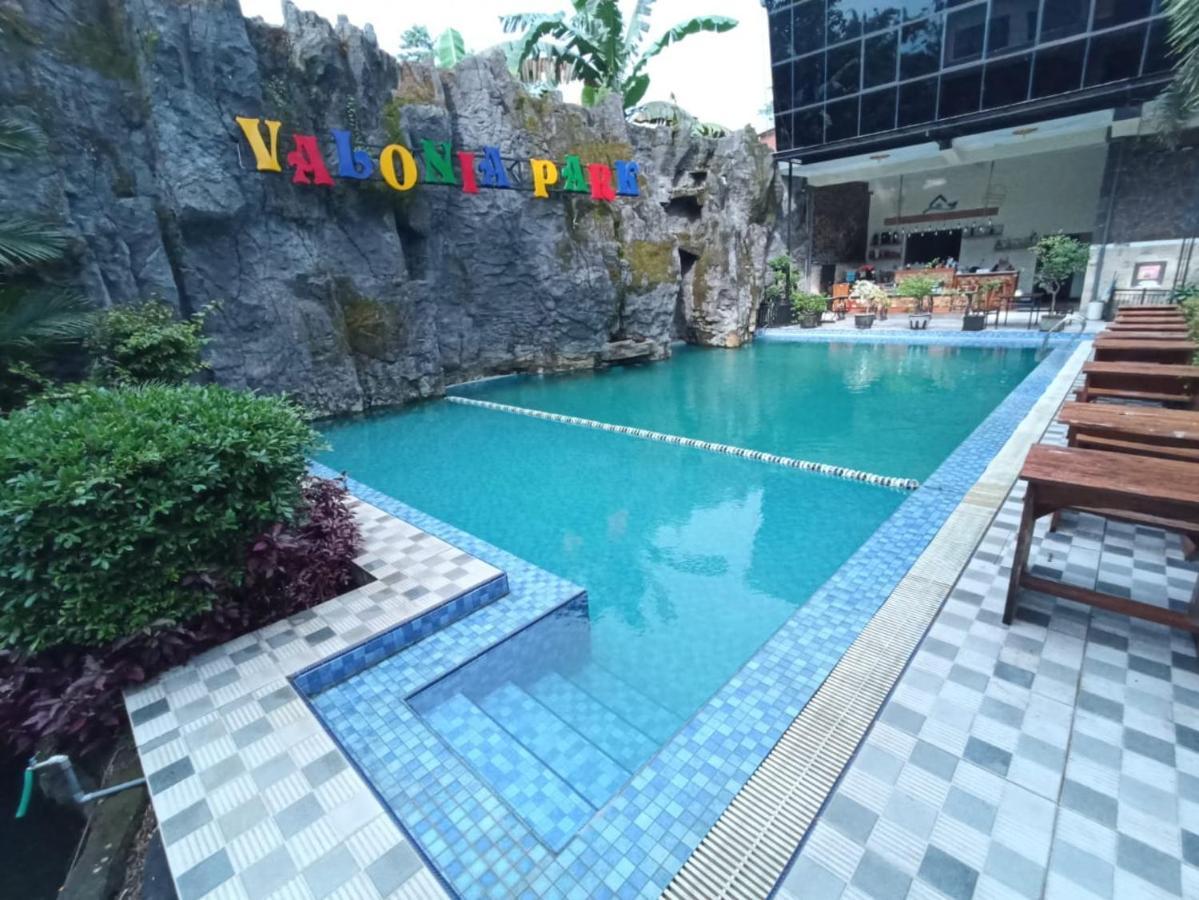 Grand Valonia Hotel เจมเบอร์ ภายนอก รูปภาพ