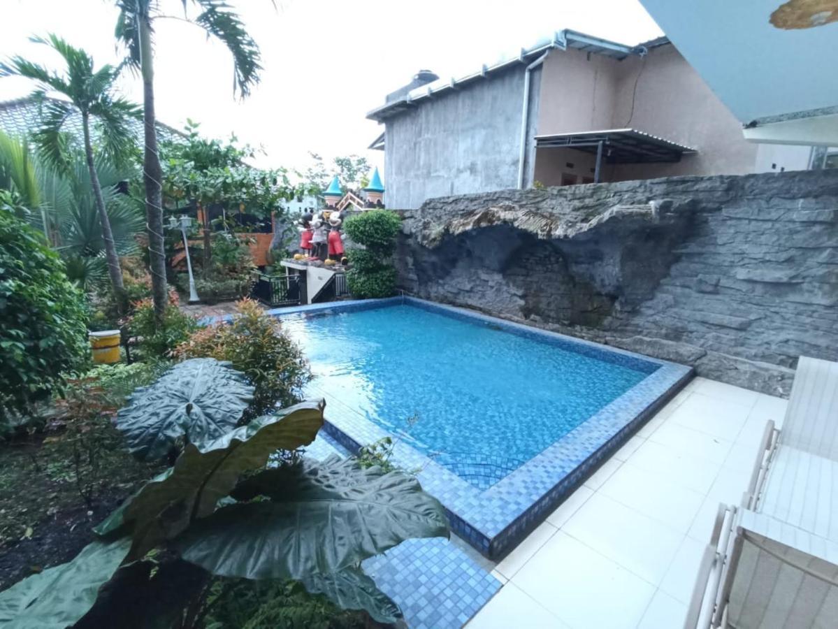 Grand Valonia Hotel เจมเบอร์ ภายนอก รูปภาพ