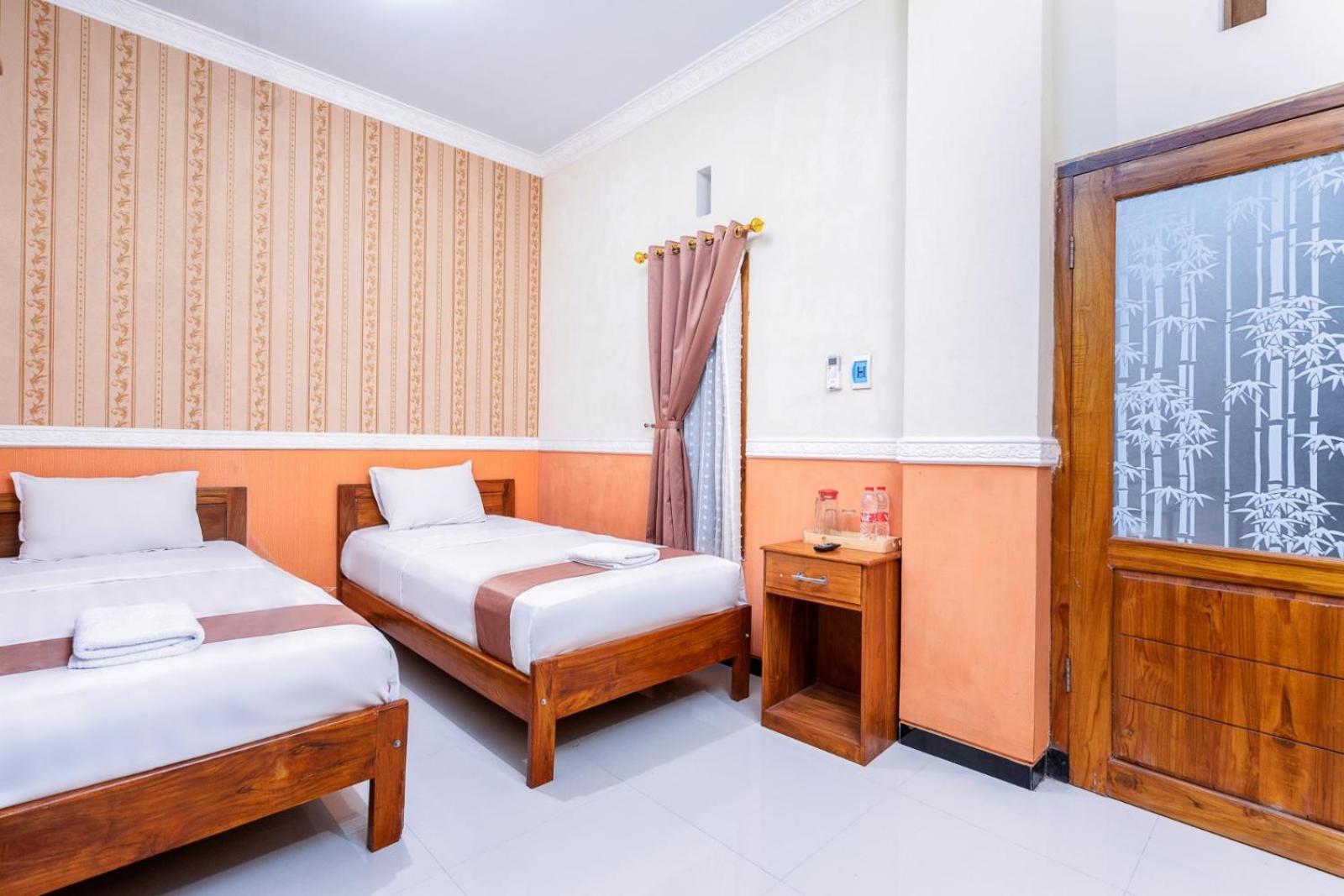 Grand Valonia Hotel เจมเบอร์ ภายนอก รูปภาพ