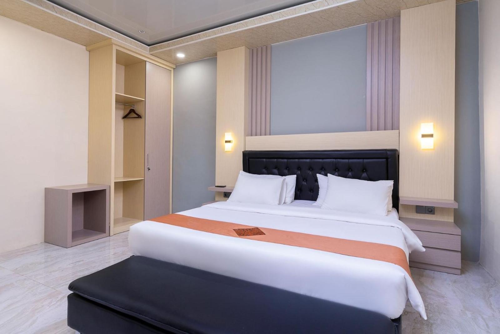 Grand Valonia Hotel เจมเบอร์ ภายนอก รูปภาพ