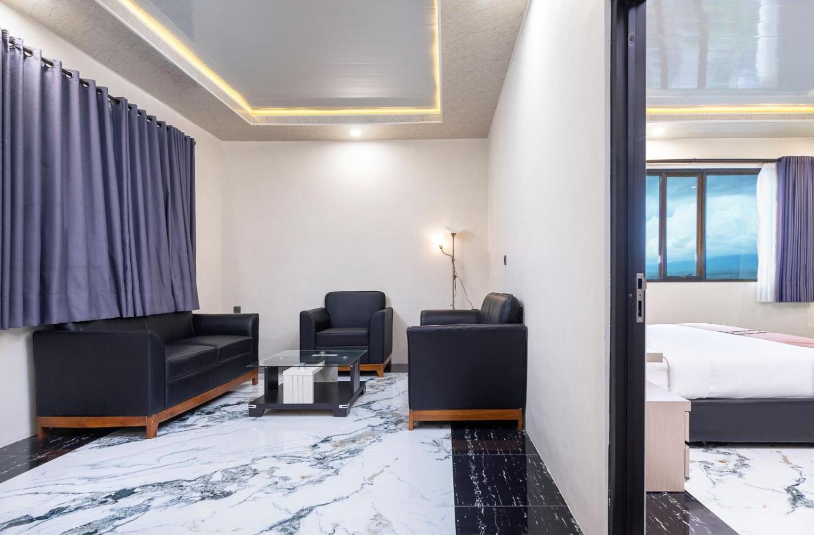 Grand Valonia Hotel เจมเบอร์ ภายนอก รูปภาพ