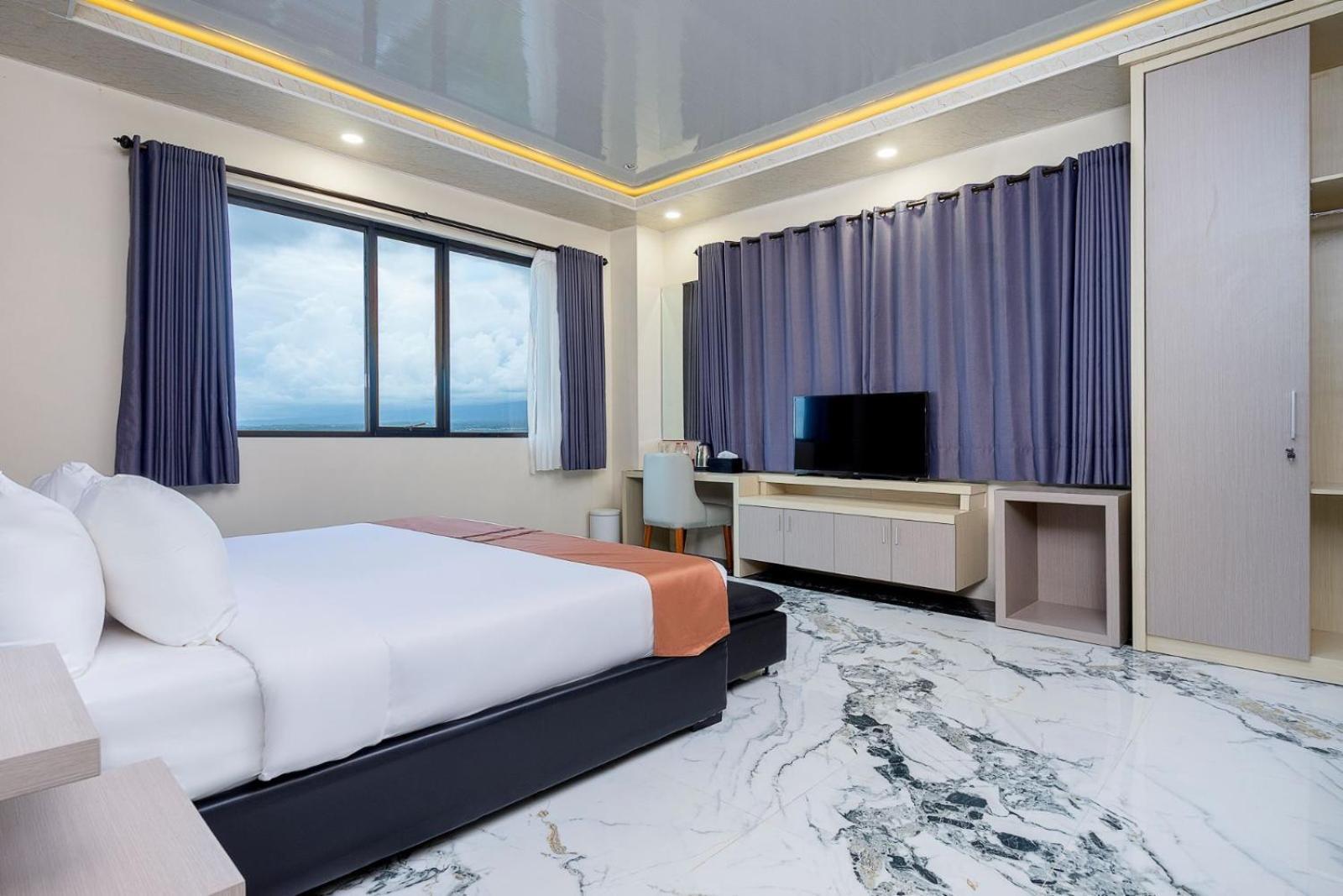 Grand Valonia Hotel เจมเบอร์ ภายนอก รูปภาพ