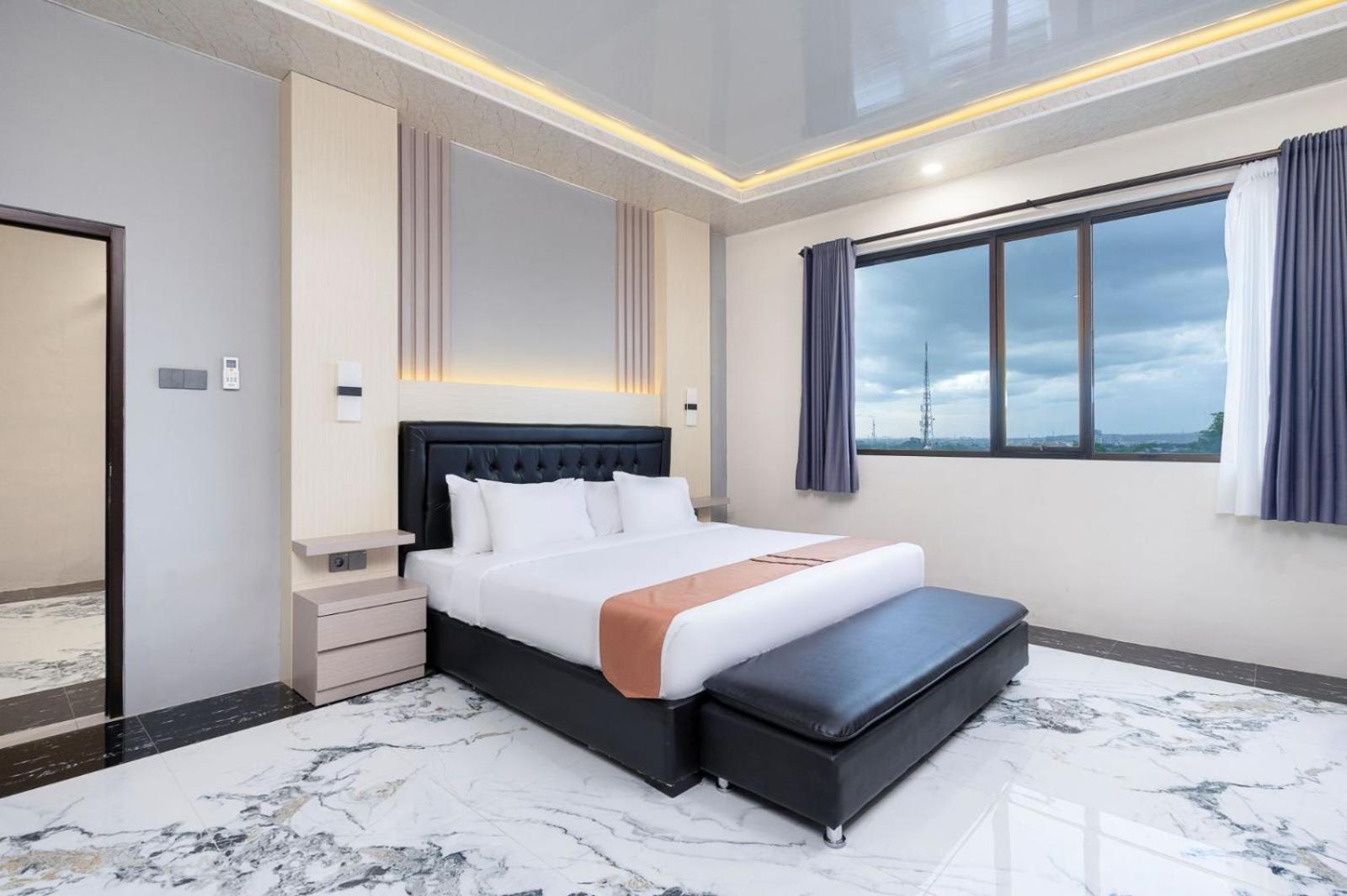 Grand Valonia Hotel เจมเบอร์ ภายนอก รูปภาพ