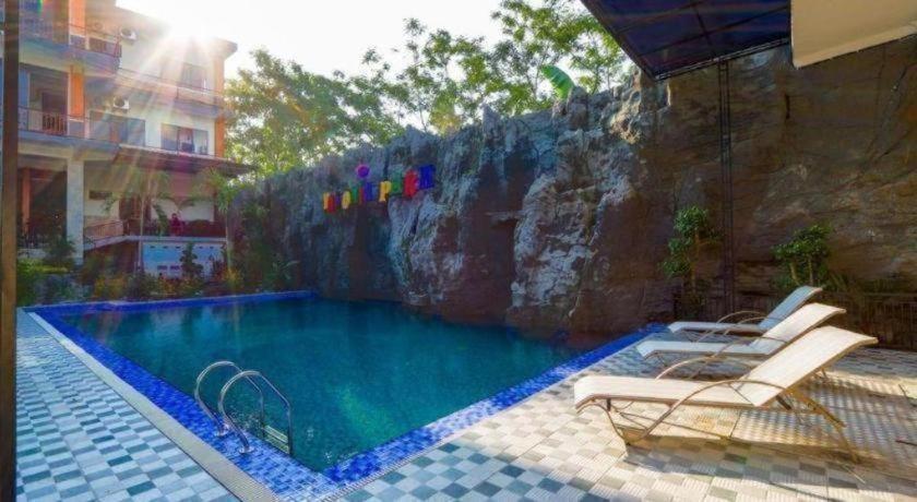 Grand Valonia Hotel เจมเบอร์ ภายนอก รูปภาพ